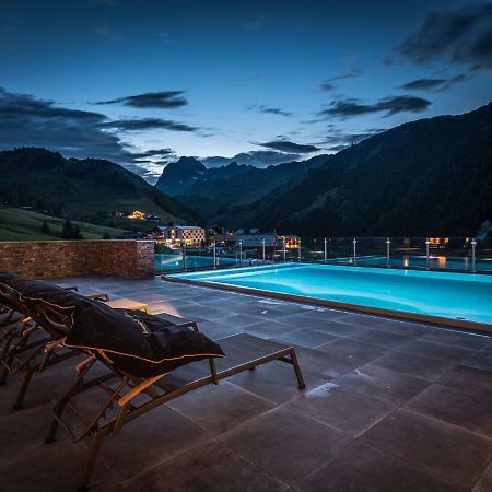 Alpenparks Hotel & Apartment Arlberg Warth Mit Pool Dış mekan fotoğraf