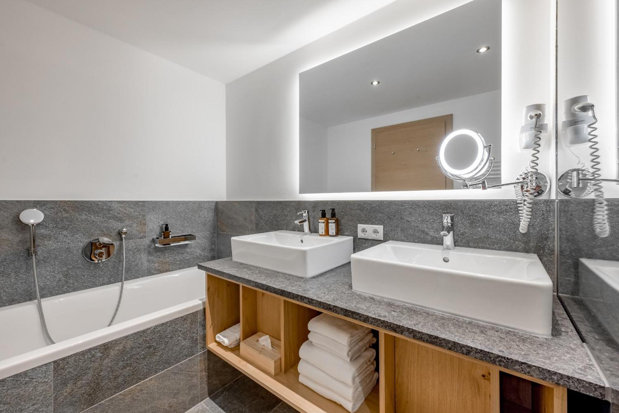 Alpenparks Hotel & Apartment Arlberg Warth Mit Pool Dış mekan fotoğraf