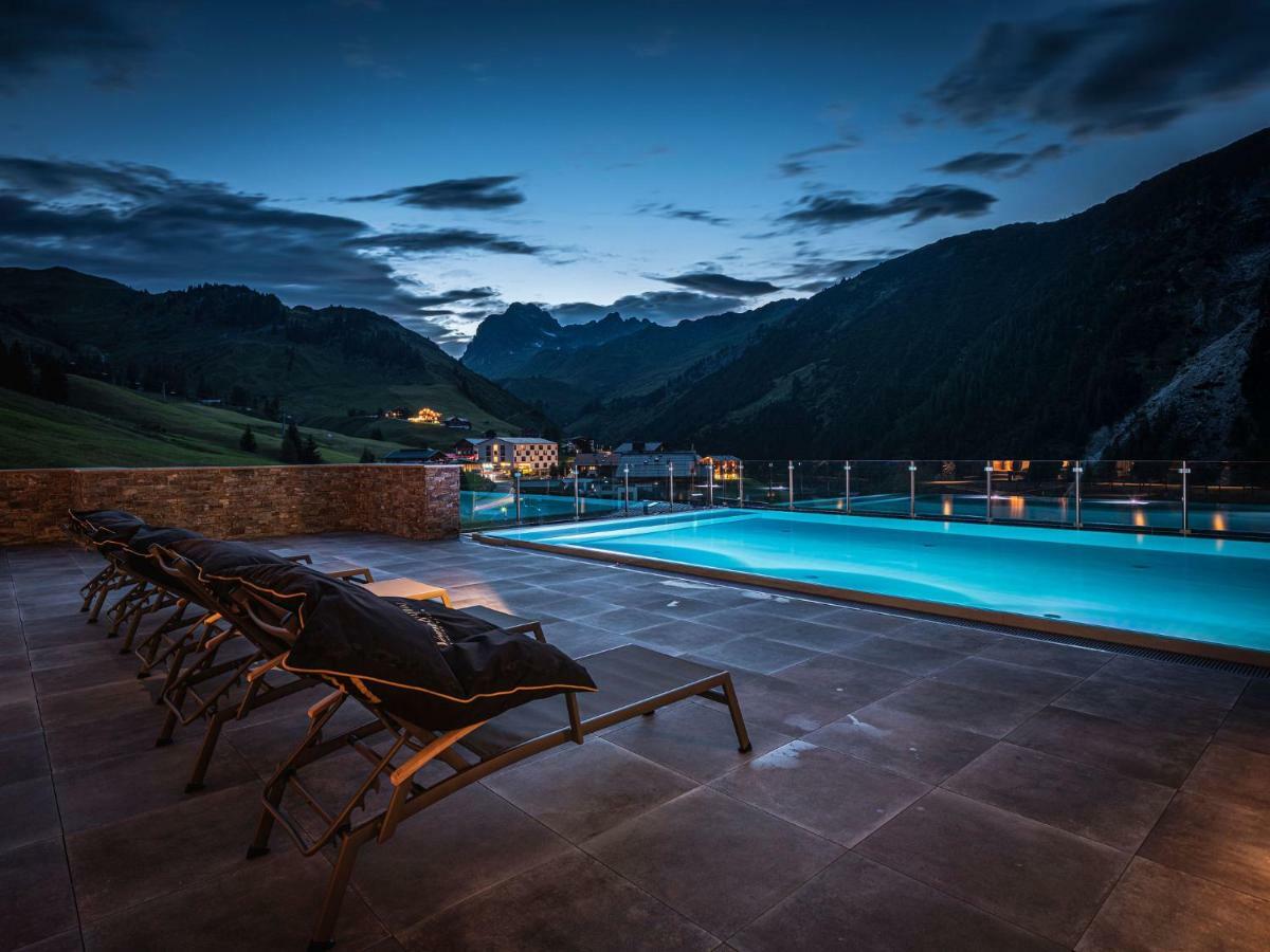 Alpenparks Hotel & Apartment Arlberg Warth Mit Pool Dış mekan fotoğraf